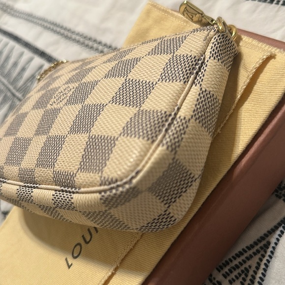 Louis Vuitton Mini Pochette Azur - Picture 4 of 14